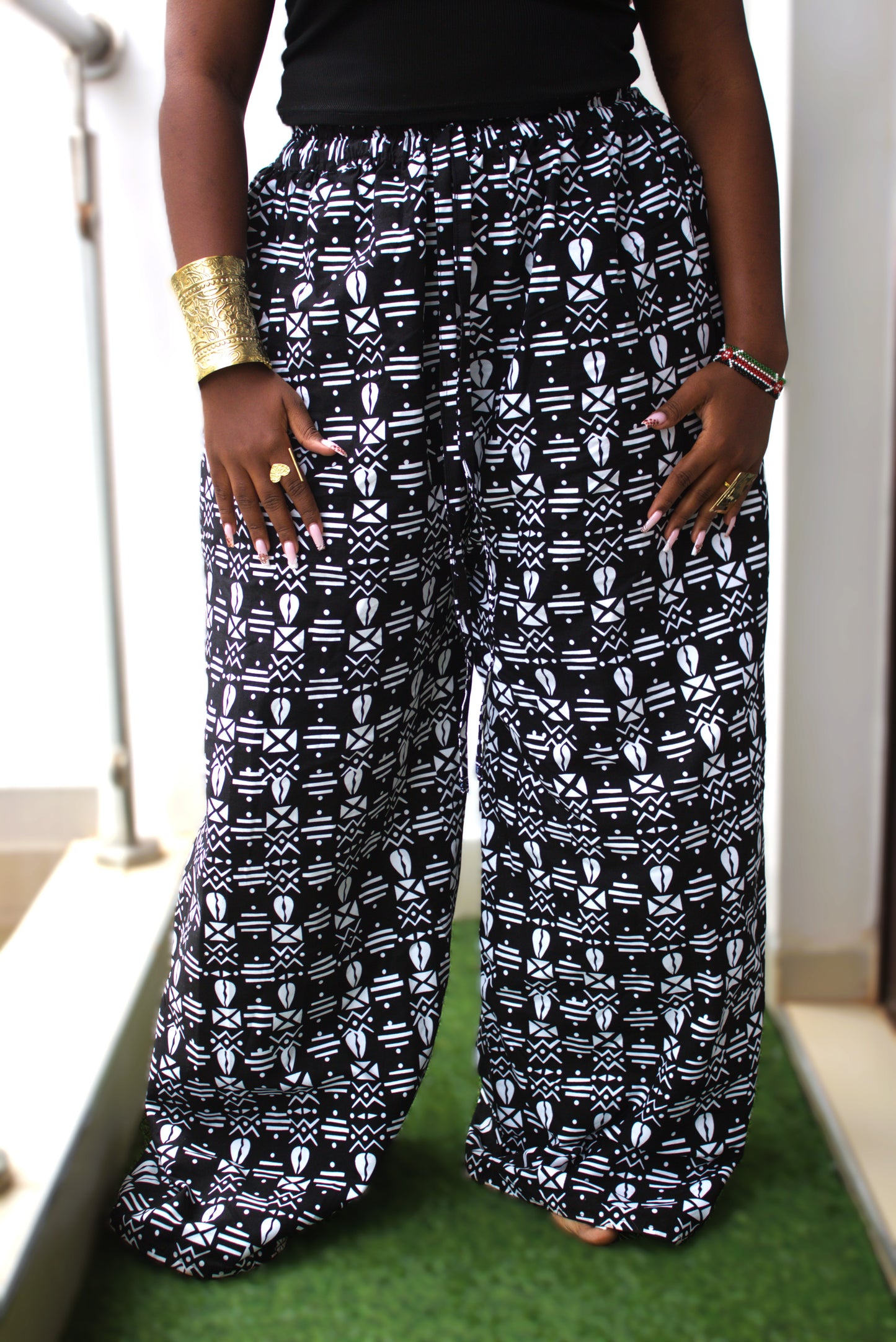 Monochrome Cowry Wide-Leg Two-Piece Set
