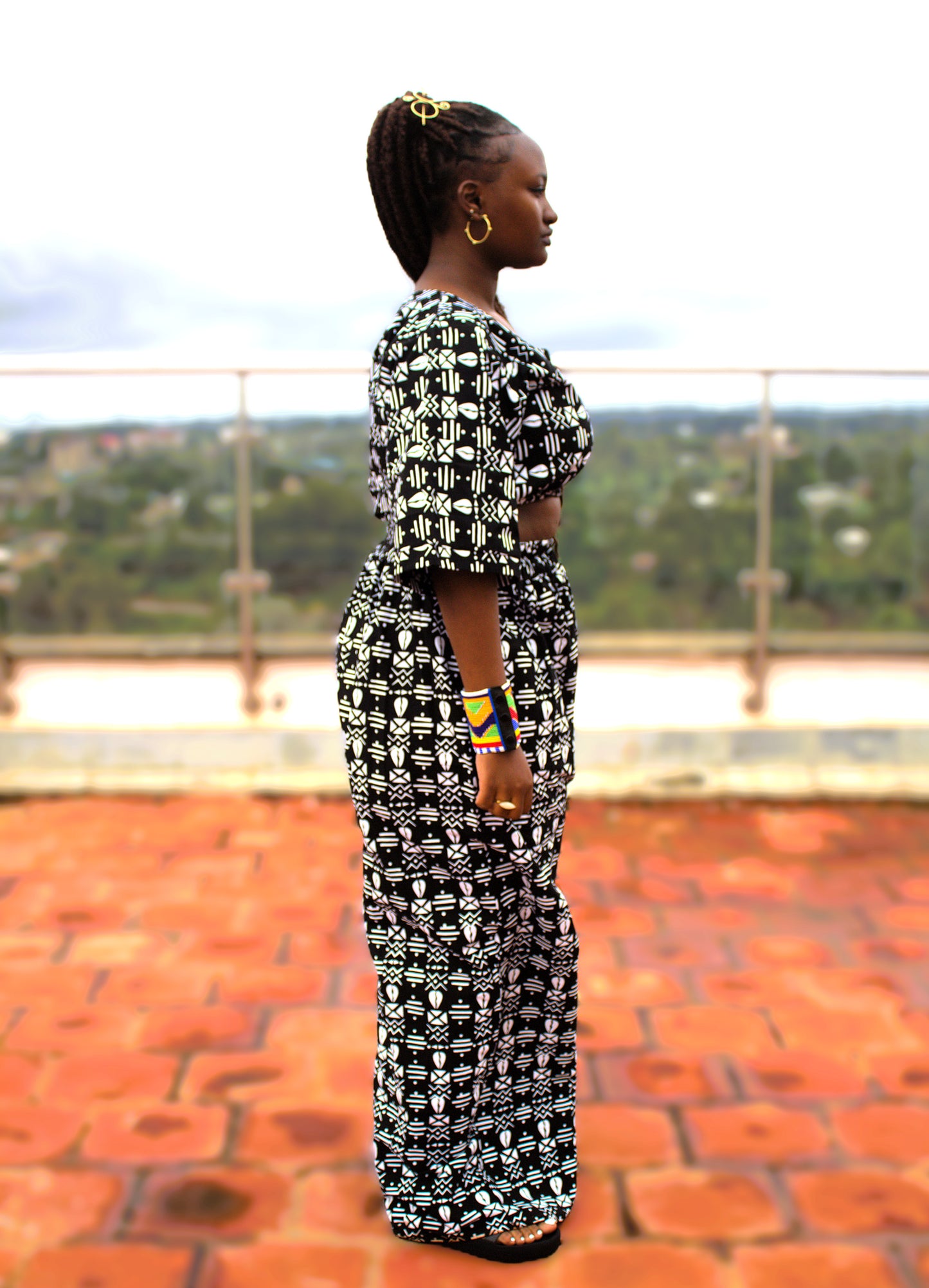 Monochrome Cowry Wide-Leg Two-Piece Set